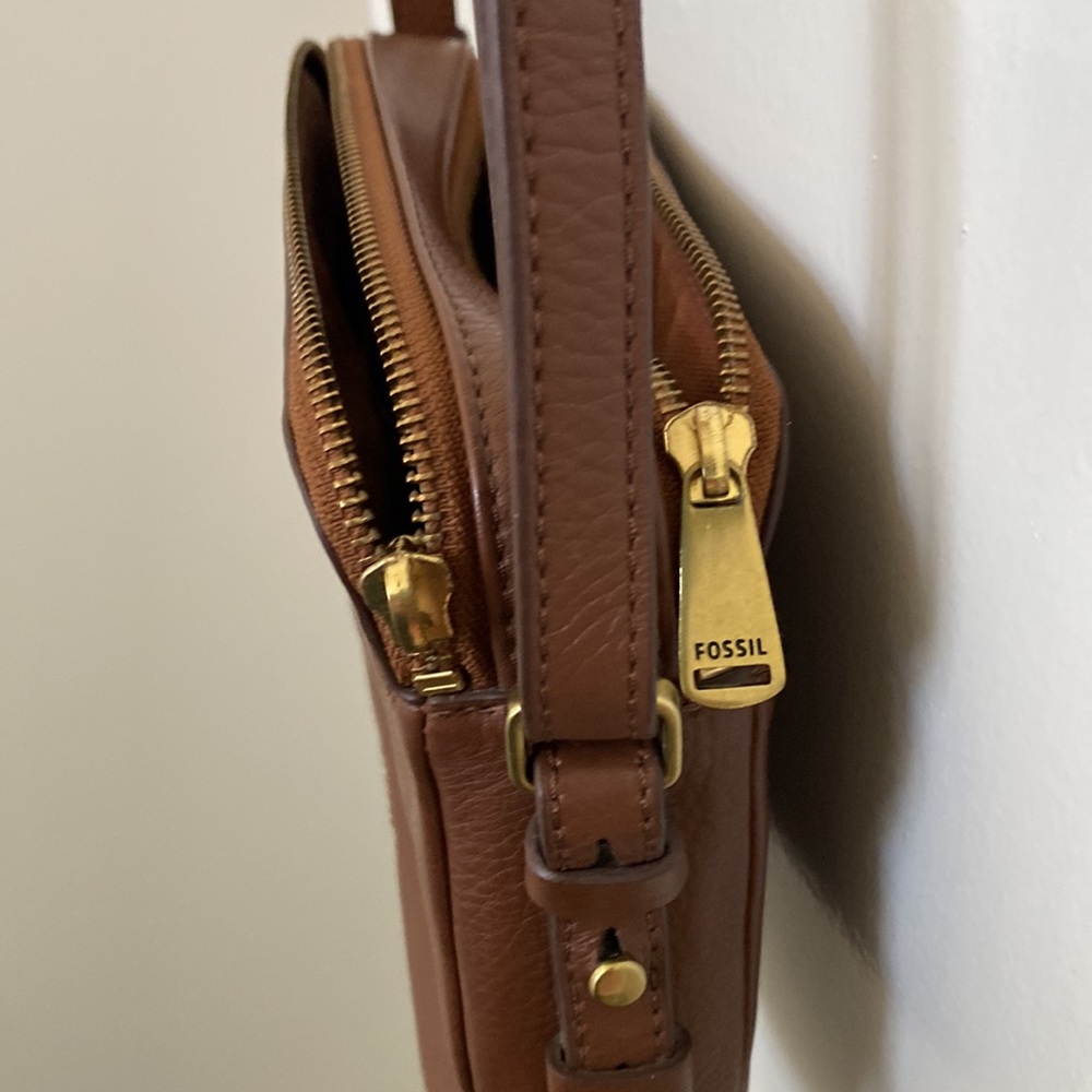 Brown leather Fossil crossbody purse - Picture 6 of 13